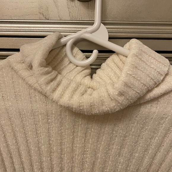 Polyester sweater - Picture 2 of 4